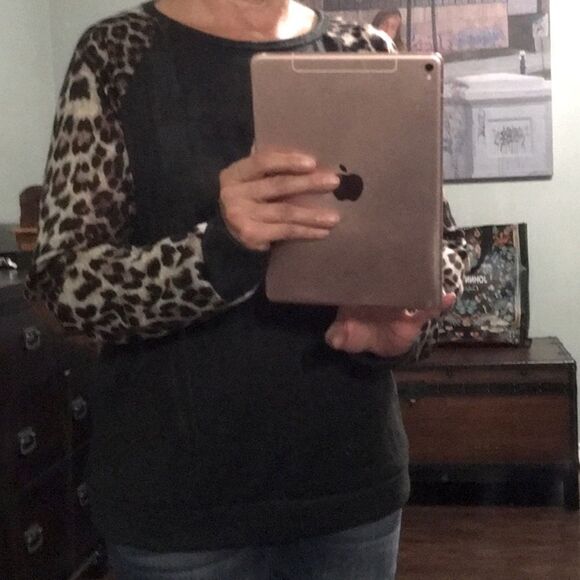 NWT Super Cute Leopard T-shirt with Elbow Patches - Picture 3 of 3